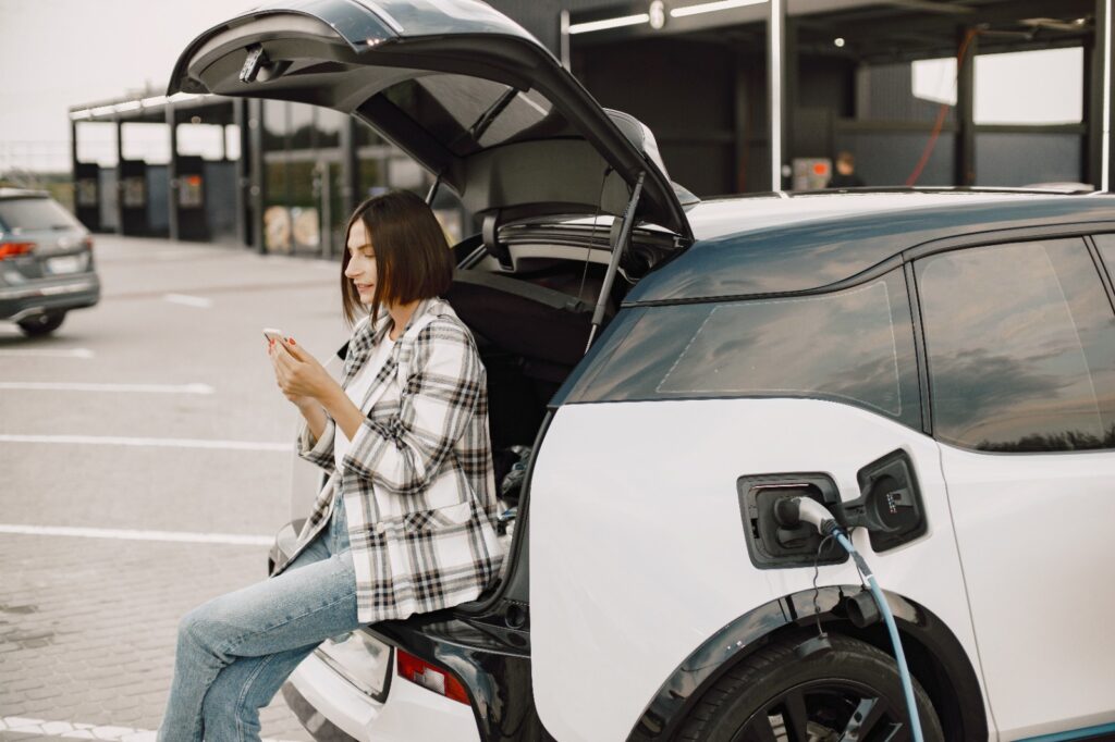 A Tecnologia por trás dos carros elétricos. Conheça”